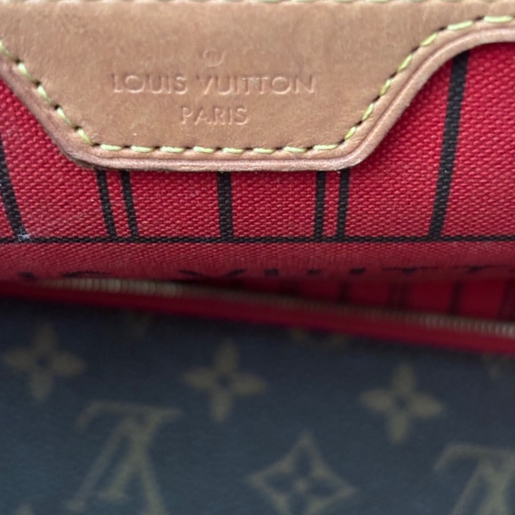 Louis Vuitton Neverfull MM Bag - Picture 3 of 8